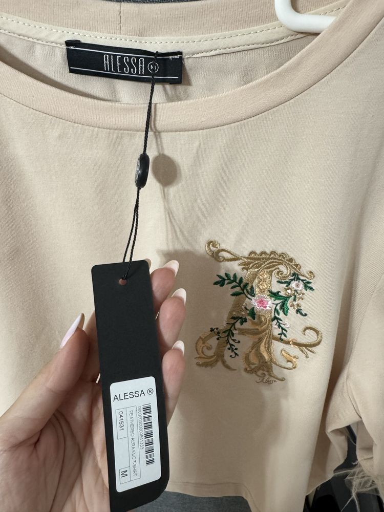 Къс T-shirt Alessa