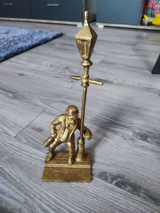 Statueta din cupru, un betiv