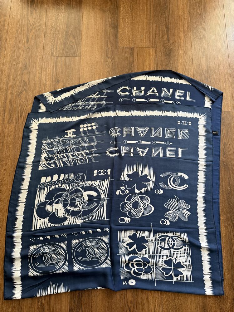 Копринен шал CHANEL