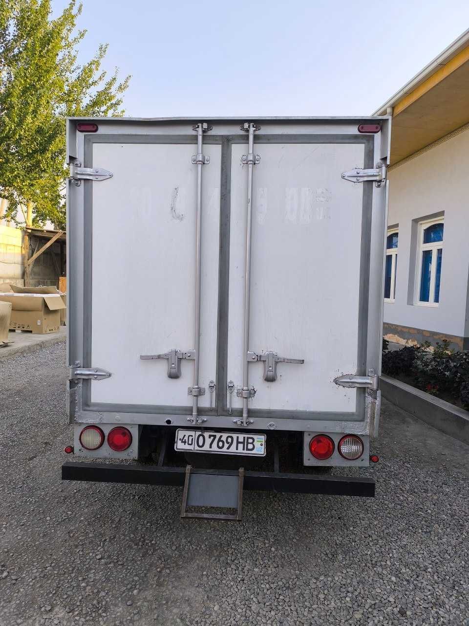 Kia bongo ref moshina tiniq  olasiz minasiz