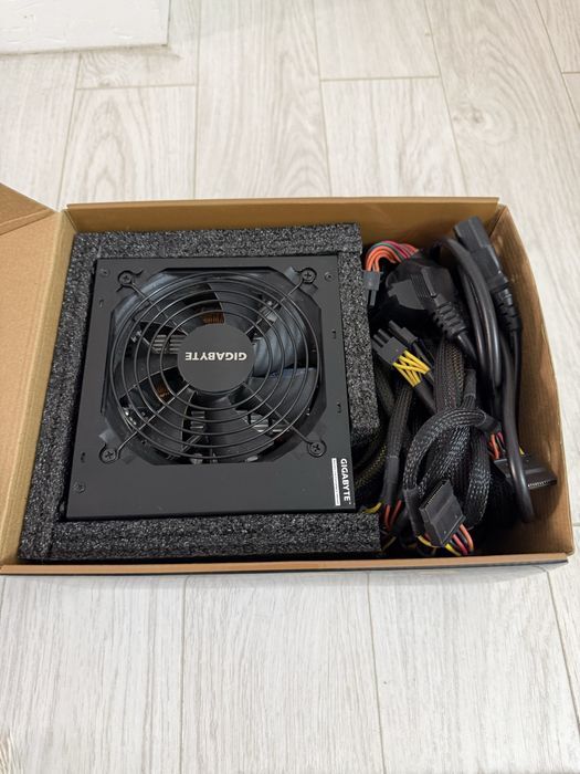 Блок питания Gigabyte P650B на 650w