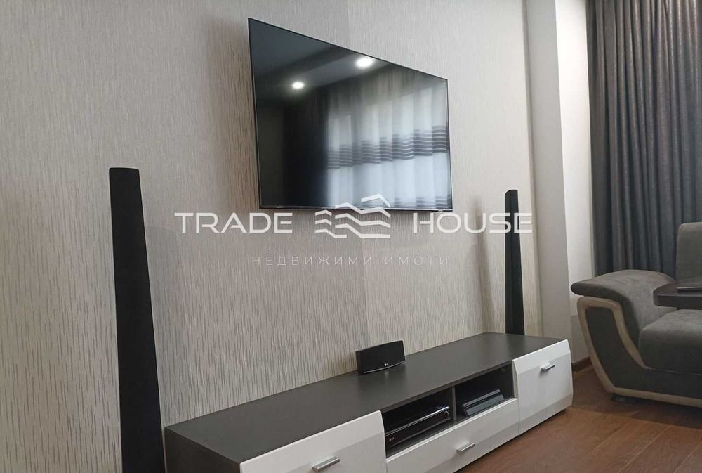 Дава се под наем Двустаен апартамент в Пловдив, Център - 80 кв.м за 484.5 € - Снимка #1