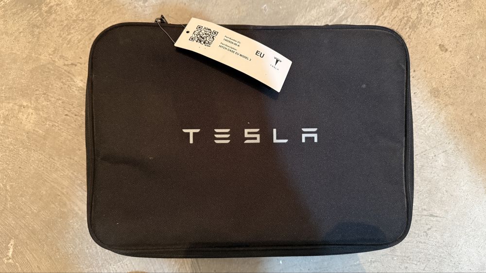 Теглич за Tesla model 3