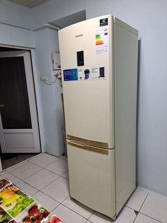 Samsung 52м холодильник продаю инвентор
