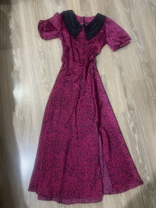 Платье малиновое в горошек длинное