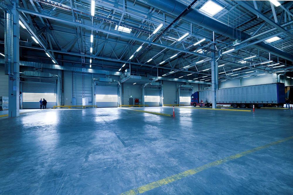 Servicii de spălare pardoseală parcare subterană, hală industrială