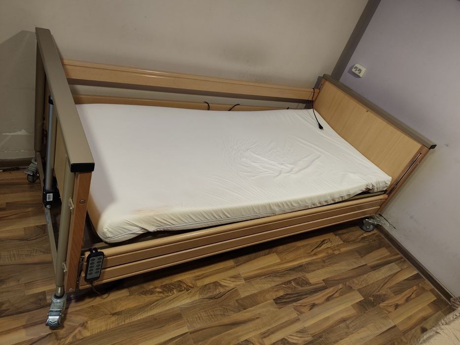 Болнично електрическо легло