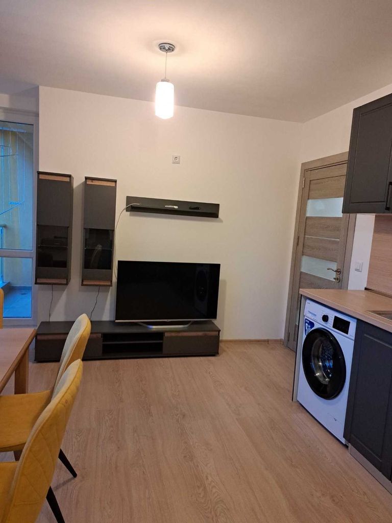 Дава се под наем Двустаен апартамент в Бургас, Изгрев - 55 кв.м за 255 € - Снимка #2