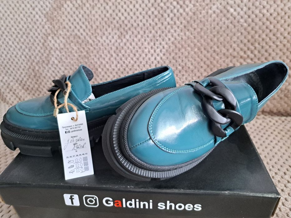 Дамски мокасини от естествен лак в петролено зелено и акцент-черн