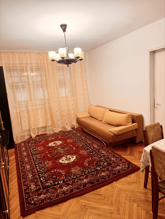 Apartament cu 4 camere în zonă centrală