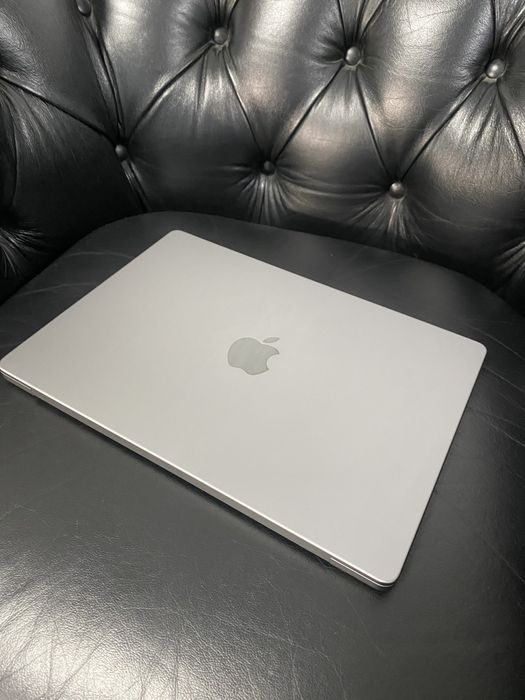 MacBook Pro 14-inch/ M1 / 16 Gb RAM / 512 Gb / Foaete bun