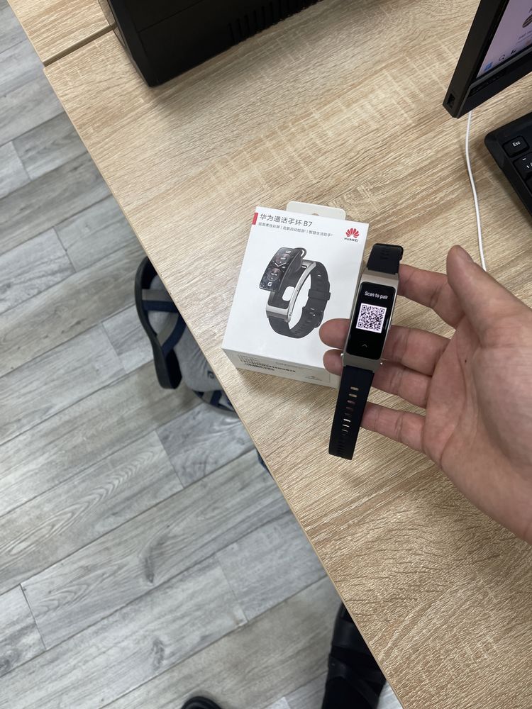 Huawei Talkband B7