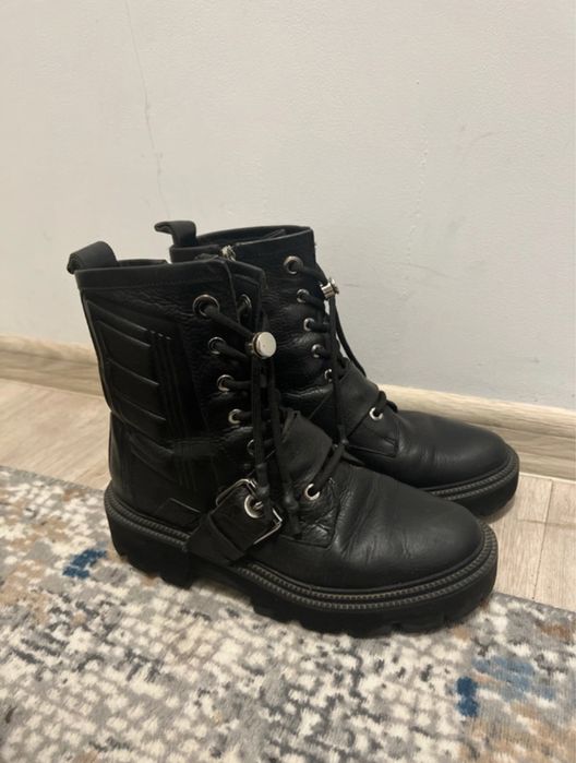 Ghete marimea 37 il passo