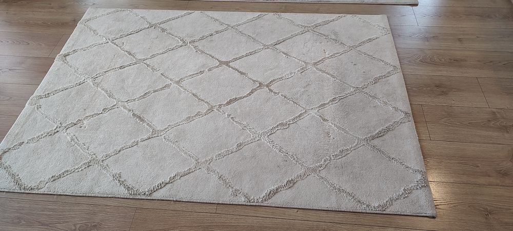 2 броя килими цвят бежов