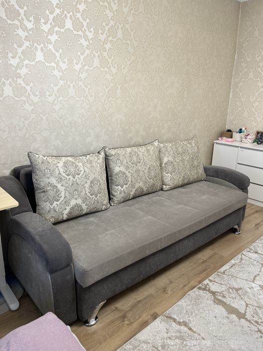 Диван раскладной с подушками