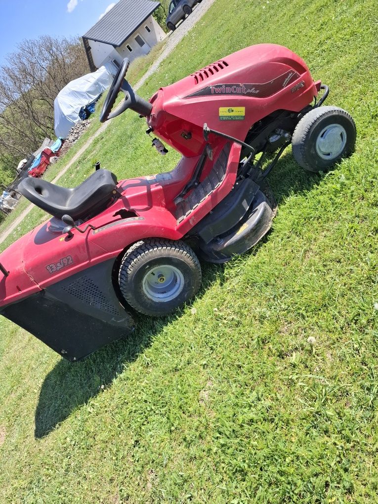 Tractoras de tuns iarba