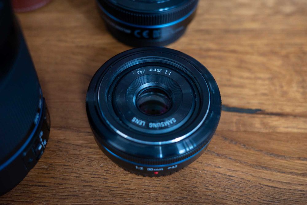 Samsung nx 300 + 3 обектива и аксесоари