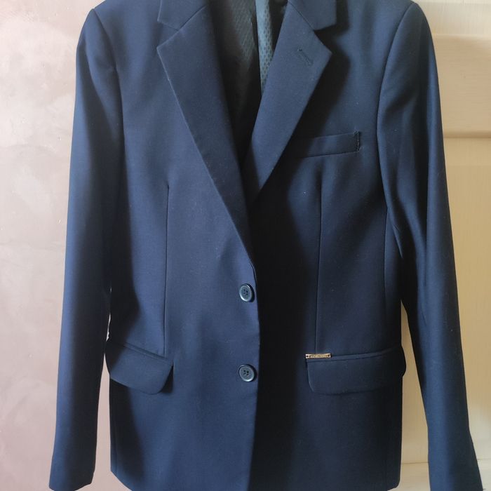 Школьный пиджак длямальчика  на 7-10 лет. В отличном состоянии