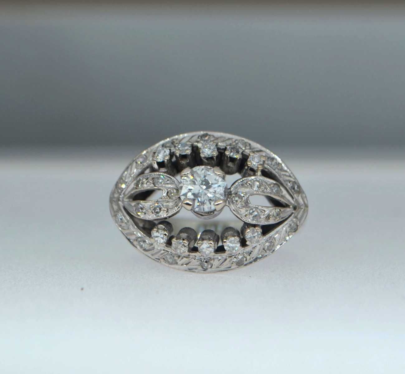 Inel din aur alb, decorat cu diamante, cca. 1940