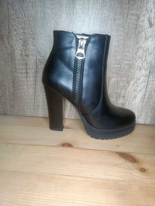 Черни дамски боти на висок ток