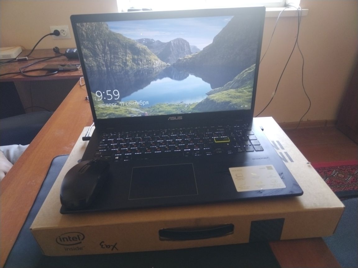 ASUS CORE I3 noutbuk sotiladi