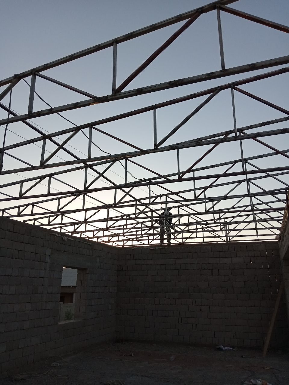 biz sizlar uchun xar hil turdagi tomlar katejlar stadionlarni o'rnatib