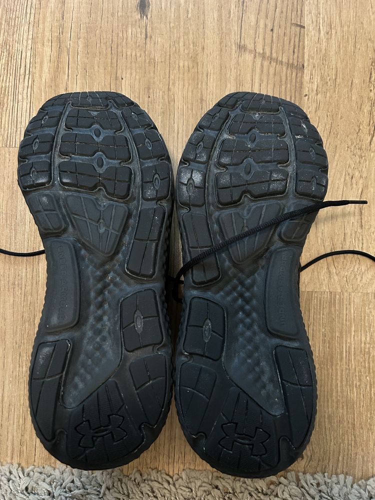 Under Armour маратонки
