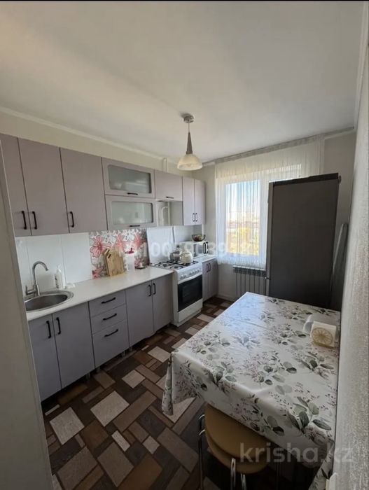 продам 3-х комнатную квартиру, в 11 мкр , 8/10 эт.