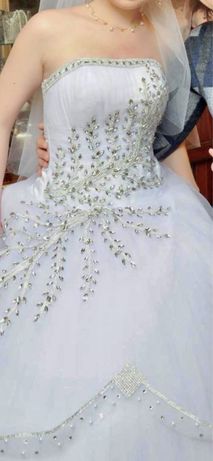 Свадебное платье в идеальном состоянии. Надевалось один раз.