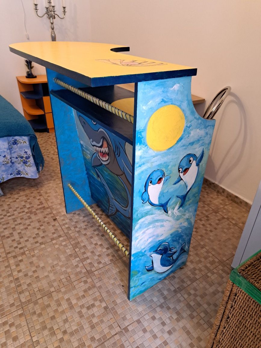 Minibar recepție pictat în stil Mmarin