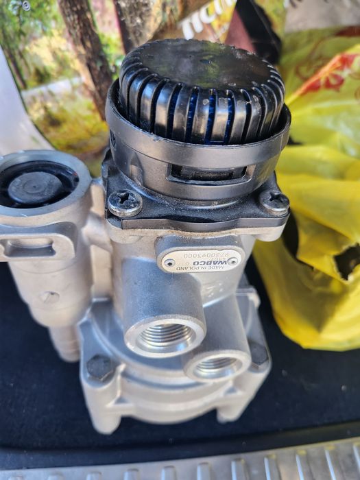 Vând supapa control aremorcii VABC0 remorca