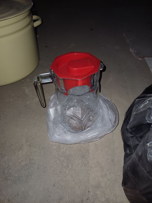 Продаю кухонную утворь;сковородка,бокалы для кофе,ложки и вилки,фужер