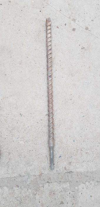 Продам бур диаметр 38 мм,длина 1 м, для перфораторов sds-Max.10000 тн.