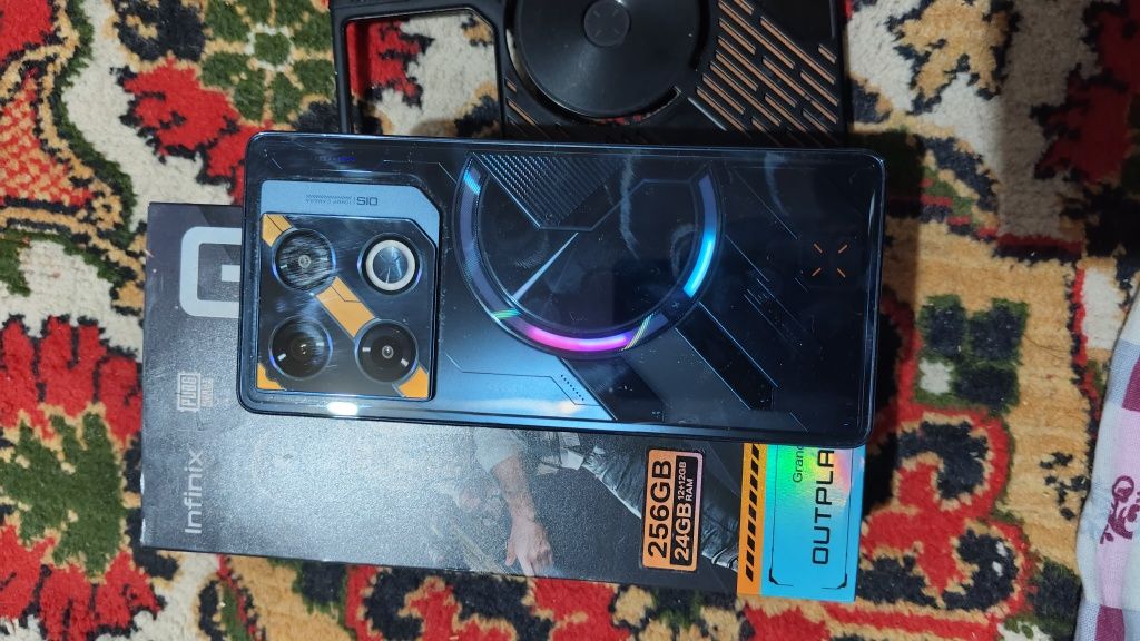 Infinix gt 20 pro  24/256 ekran gersi 144