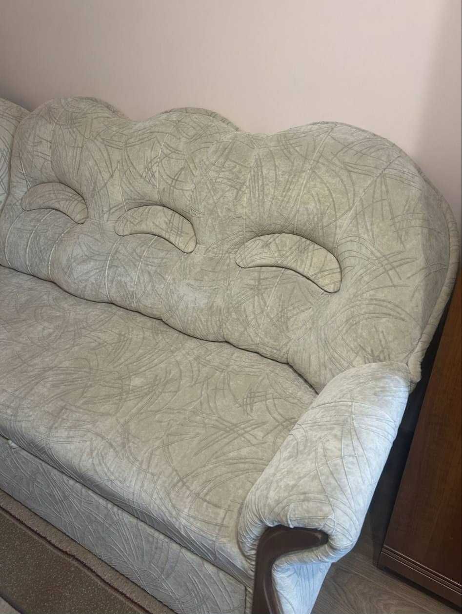 Диван с 2 табуретки