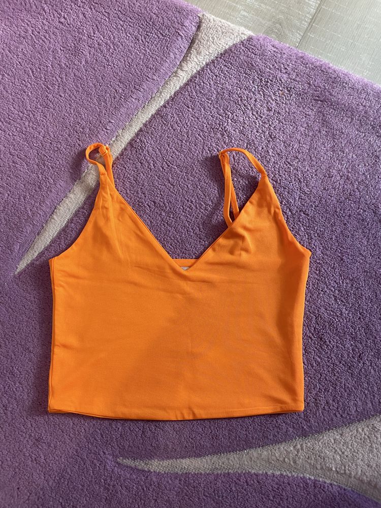 Потници от Pull and Bear и Shein