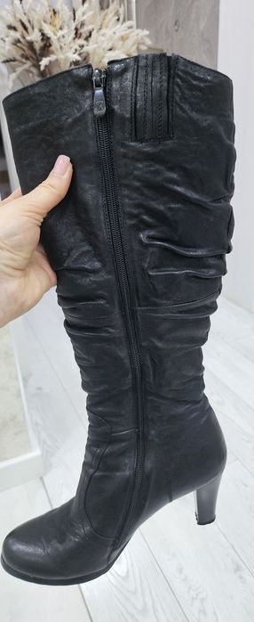 Продам кожаные сапоги.