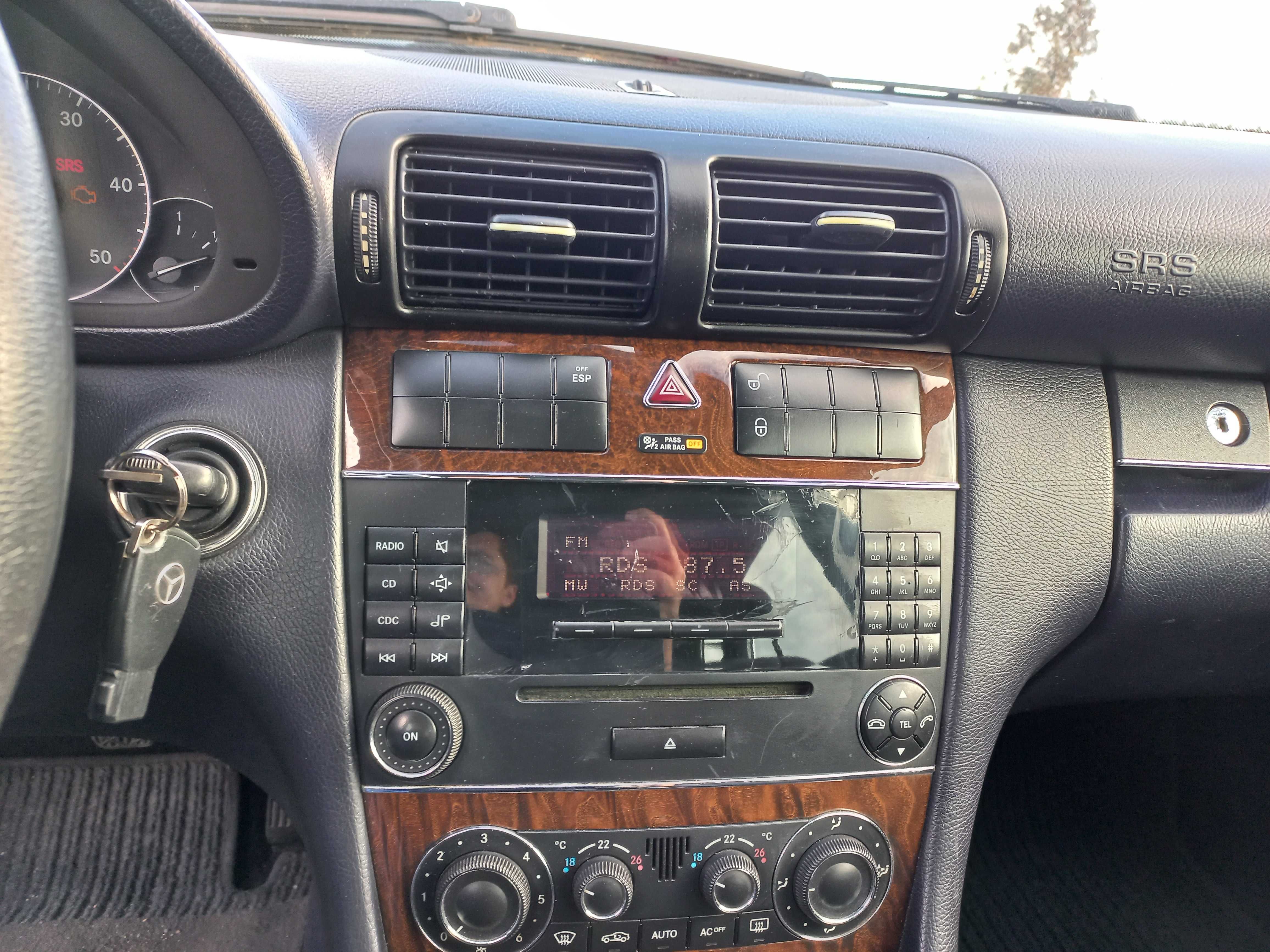 Dezmembrez Mercedes-Benz C Class W203 Facelift 2.2 CDI Euro 4.
