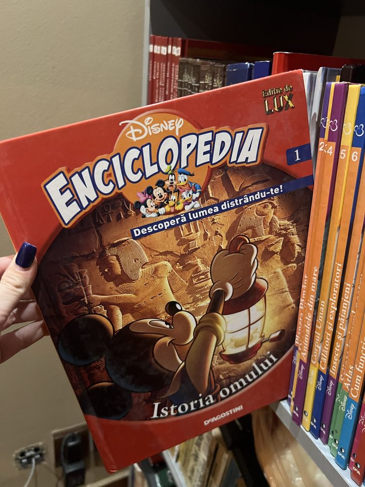 Serie de enciclopedii cu Mickey Mouse