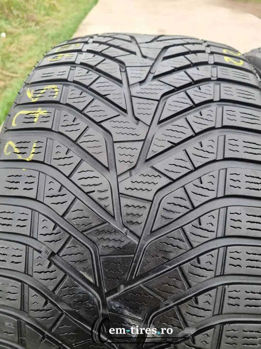 SET 2 Anvelope Iarna 275/40 R20 YOKOHAMA Blue Earth Winter V905 106V