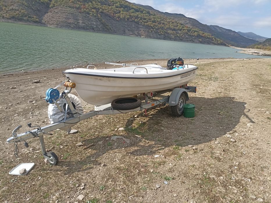 Лодка Мегакрафт комплект с двигател.