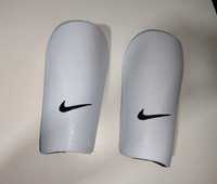 Apărători  Nike  Albe