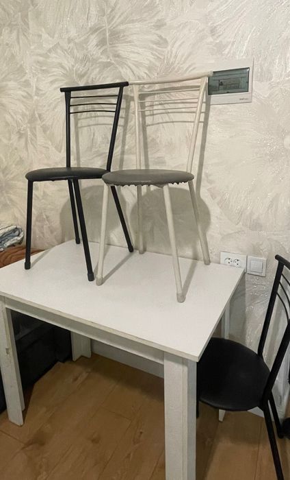 Стол со стульями