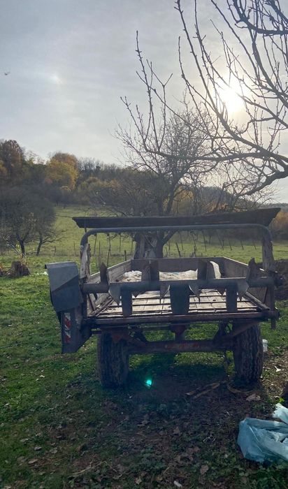 De vânzare, Mig gunoi și furcă baloți