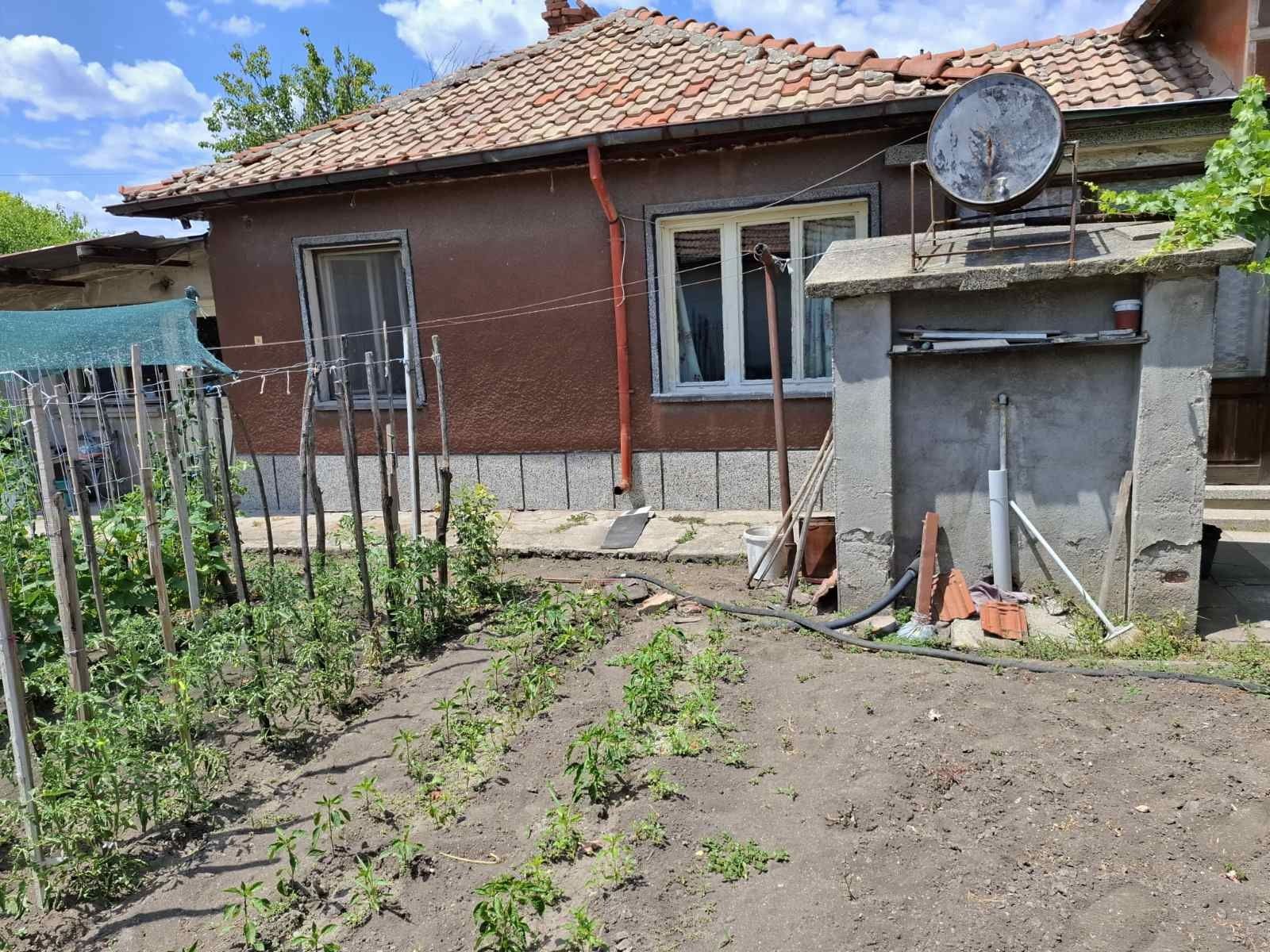 Къща с дворно място гр. Раднево, квартал Гипсово