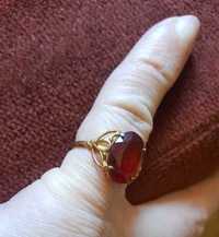 Позлатен пръстен с корунд