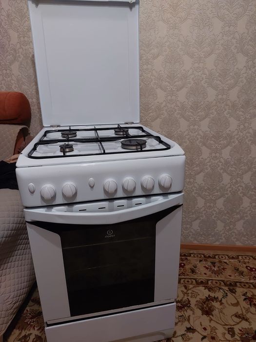 Продам газовую плиту