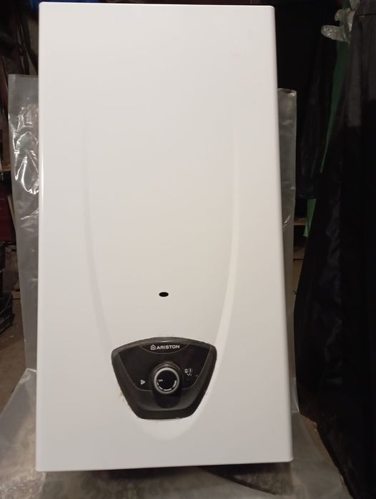 Instant/incalzitor apa calda pe gaz Ariston Fast X ONT 11
