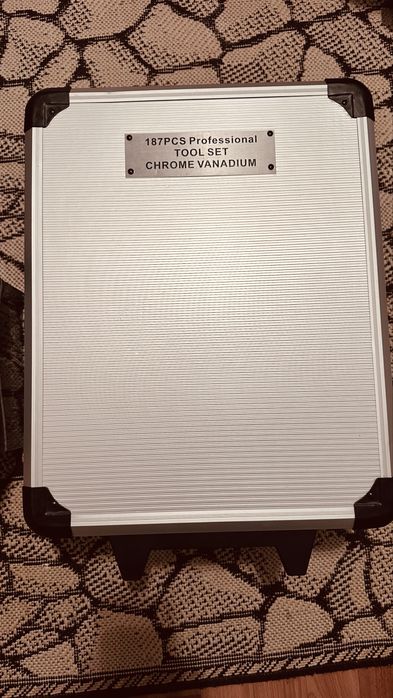 Продам Набор Инструментов в Чемодане, 187