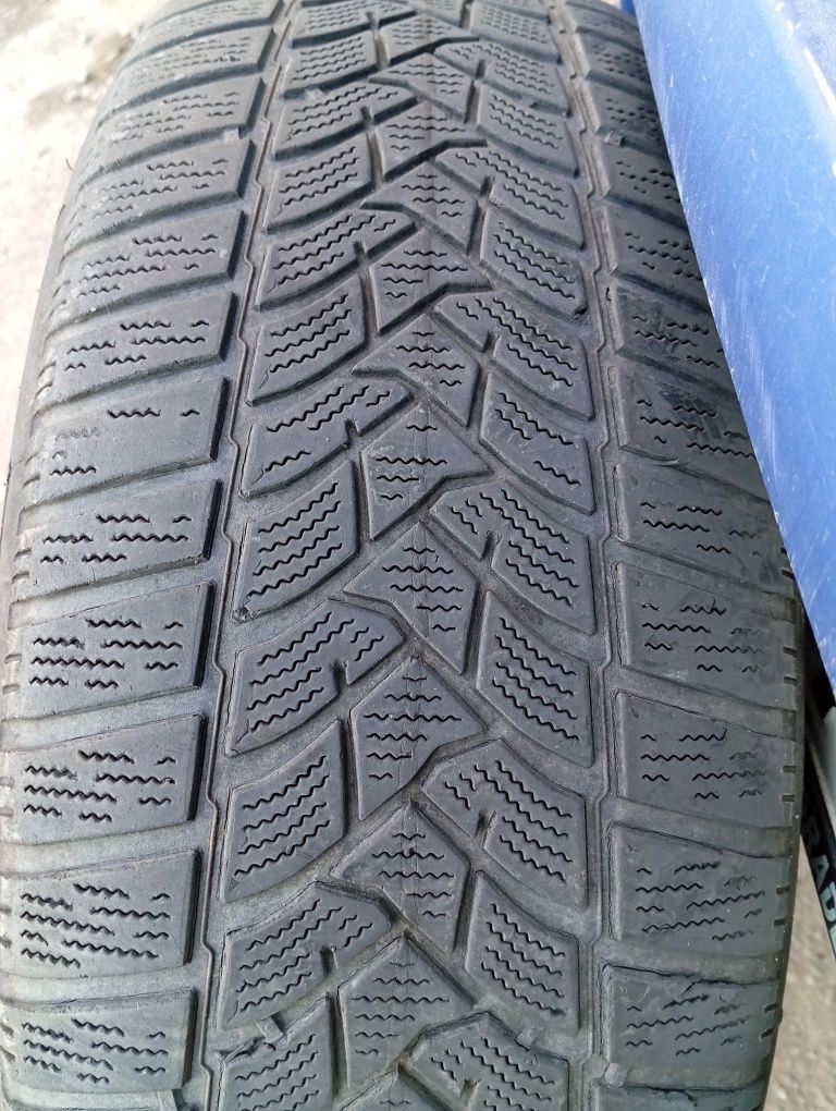 Dunlop 215 60 R16 iarna